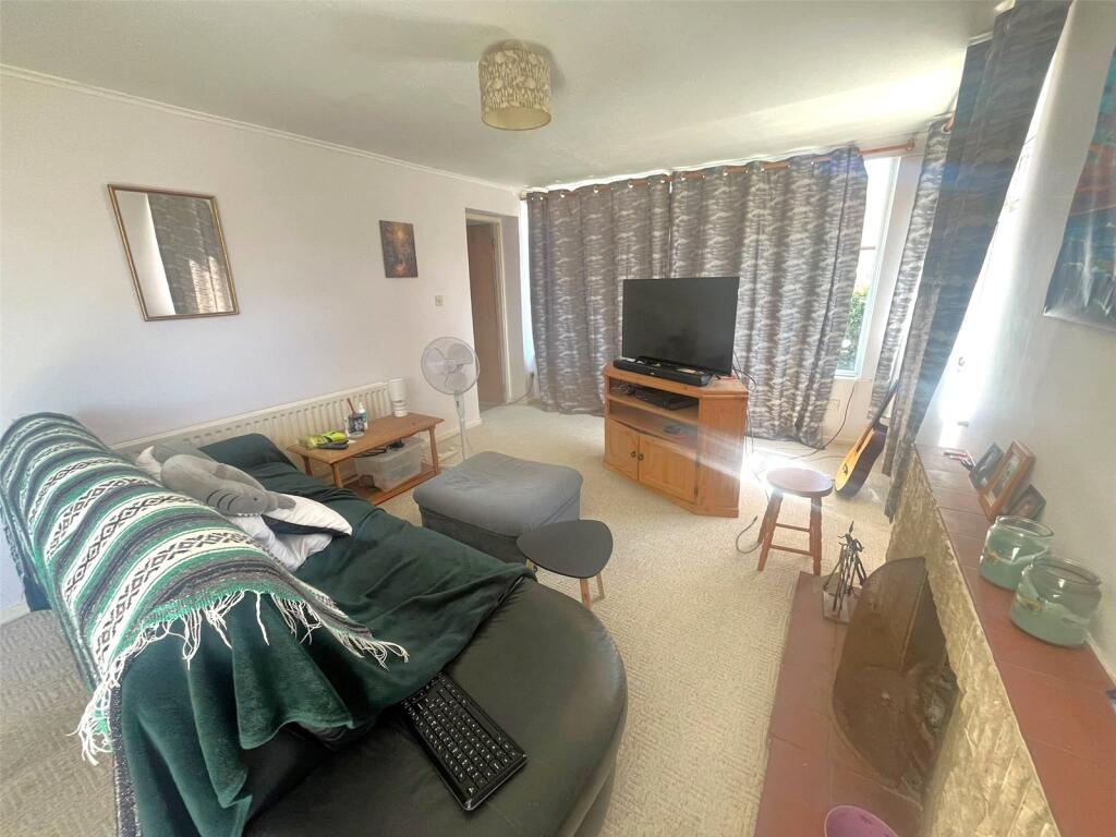 House in Basingstoke and Deane, Oakley - View 3