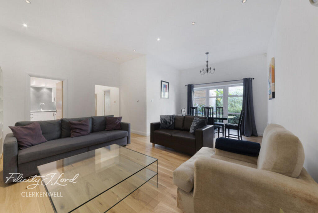 Apartment in London, St Luke's, Clerkenwell - View 3