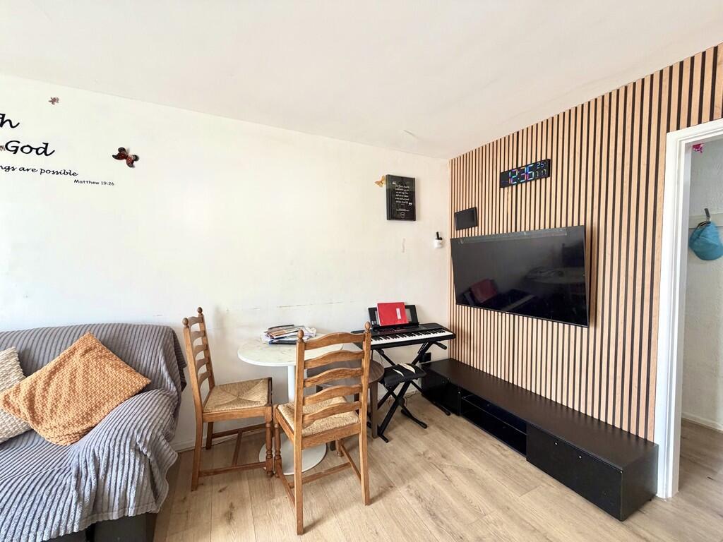 Greenhill Court, Lodge Close, Banbury - View 4