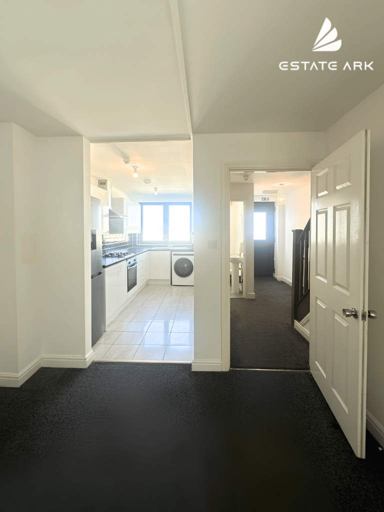Apartment in London, Custom House, Canning Town - View 4