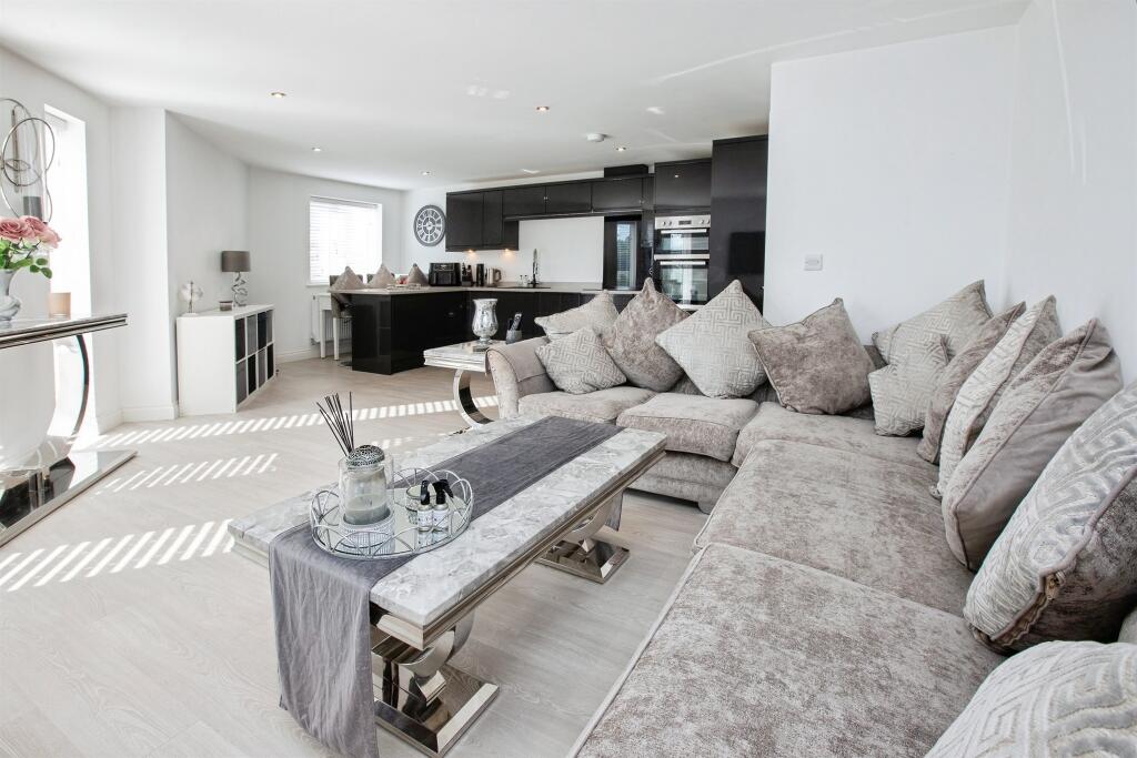 Apartment in Mansfield, Nottinghamshire - More