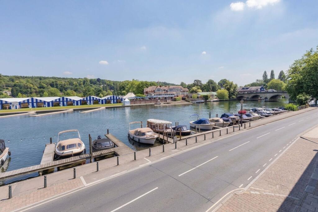 Apartment in Reading - View 4