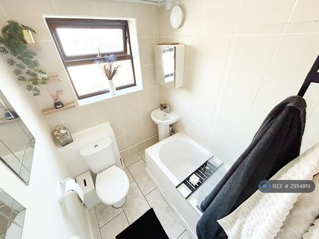House in Ipswich - View 5
