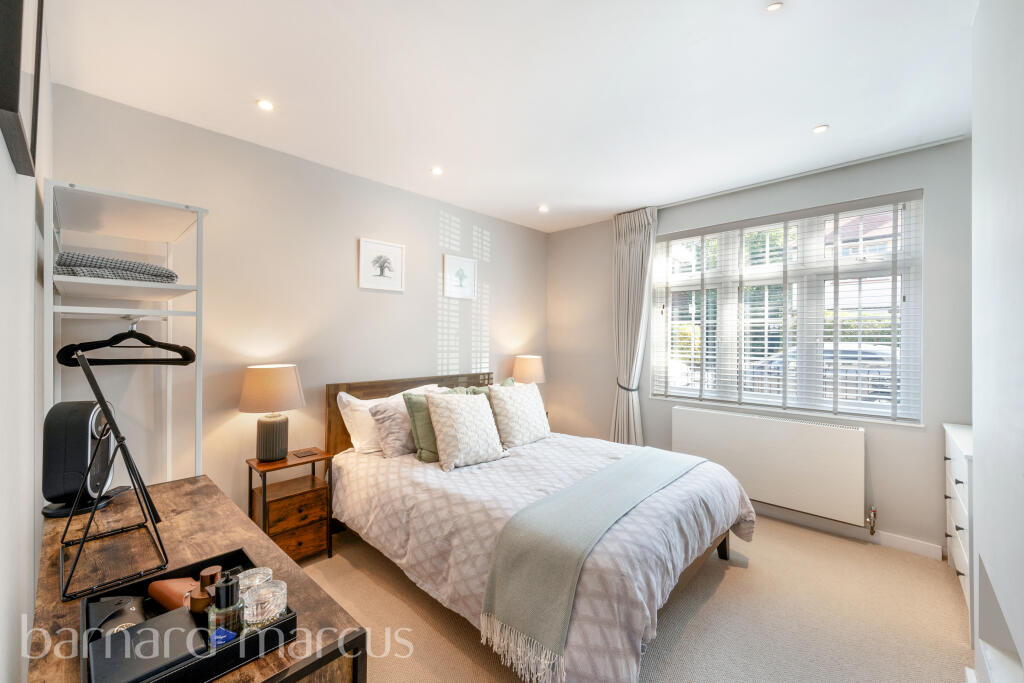 Apartment in London - View 5