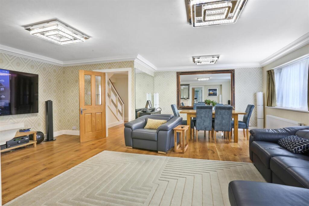 North Acre, Banstead photo 2
