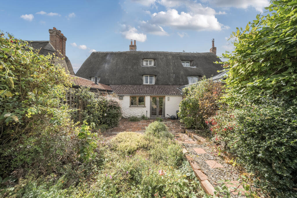 3-bed house on High Street, Shrivenham, Swindon, SN6, £300,000