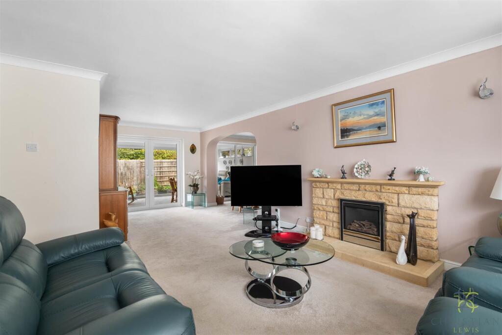 Wickham Close, Wickhamford, Evesham photo 3