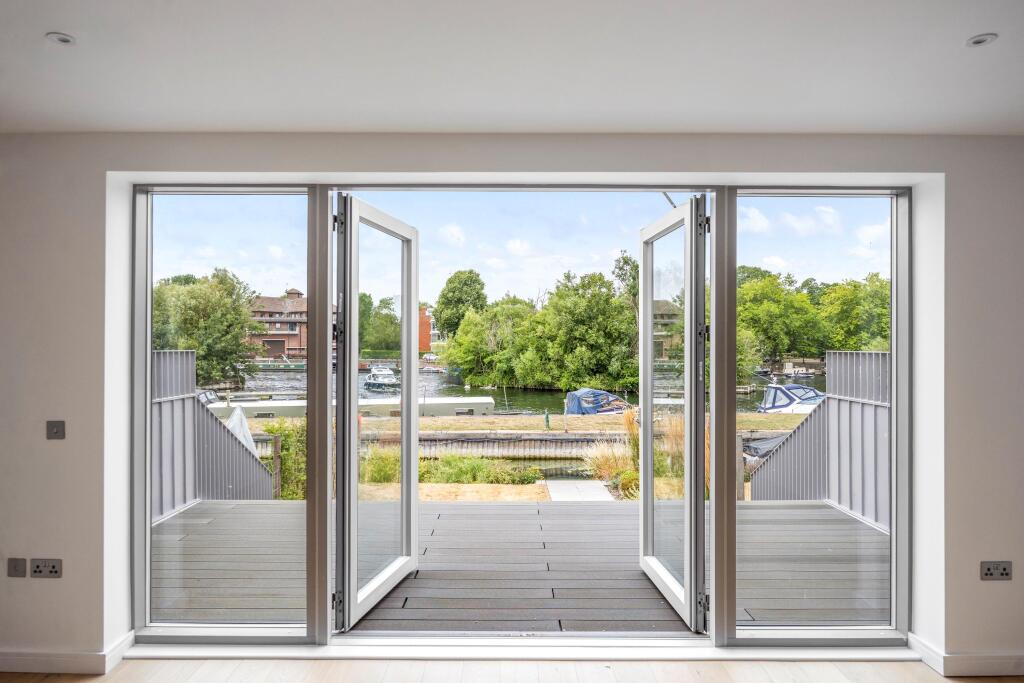 House in Slough - View 5