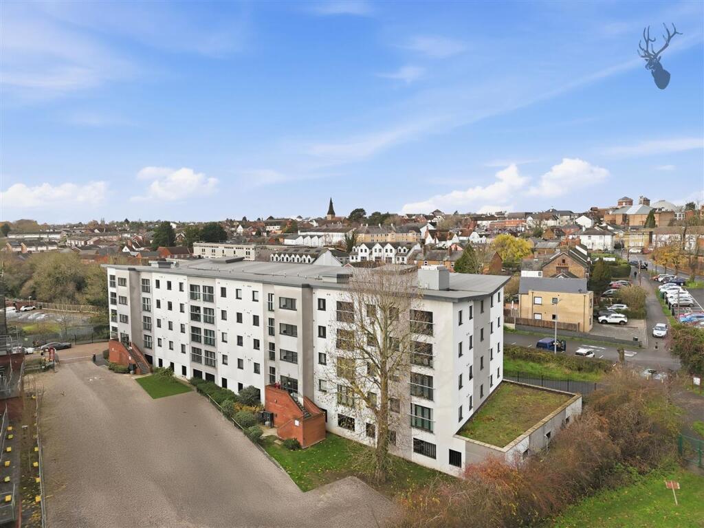 1-bed flat on St. Johns Avenue, Braintree, CM7, £160,000