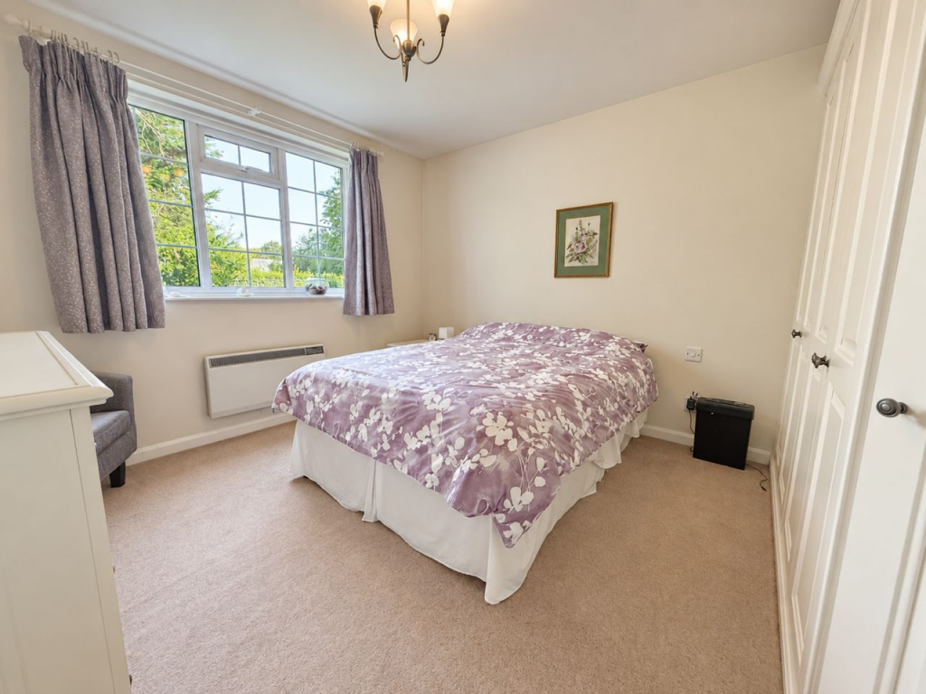 Apartment in Bradford, Shipley - View 5