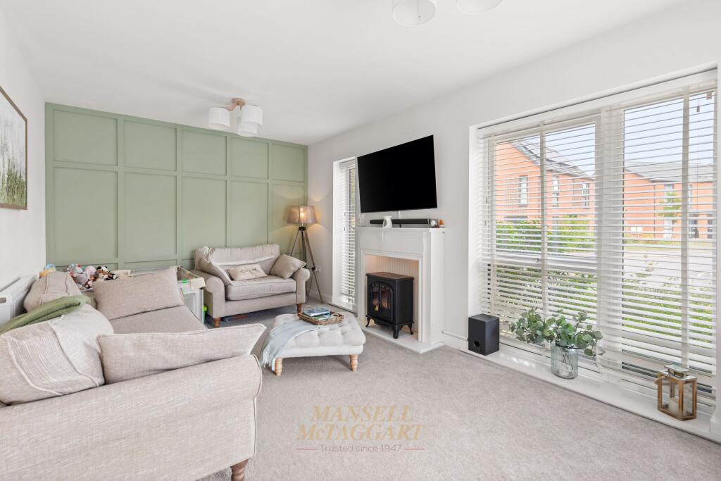 3-bed detached on Lamin Way, Copthorne, RH10, £450,000