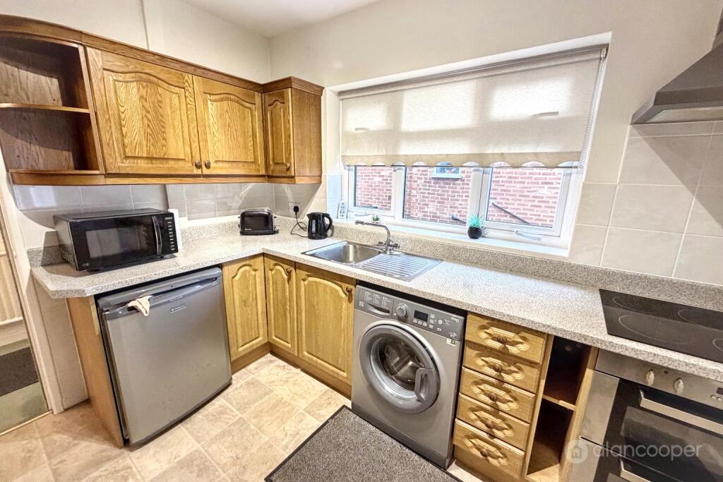 Arundel Road, Bulkington, CV12 9QS photo 4