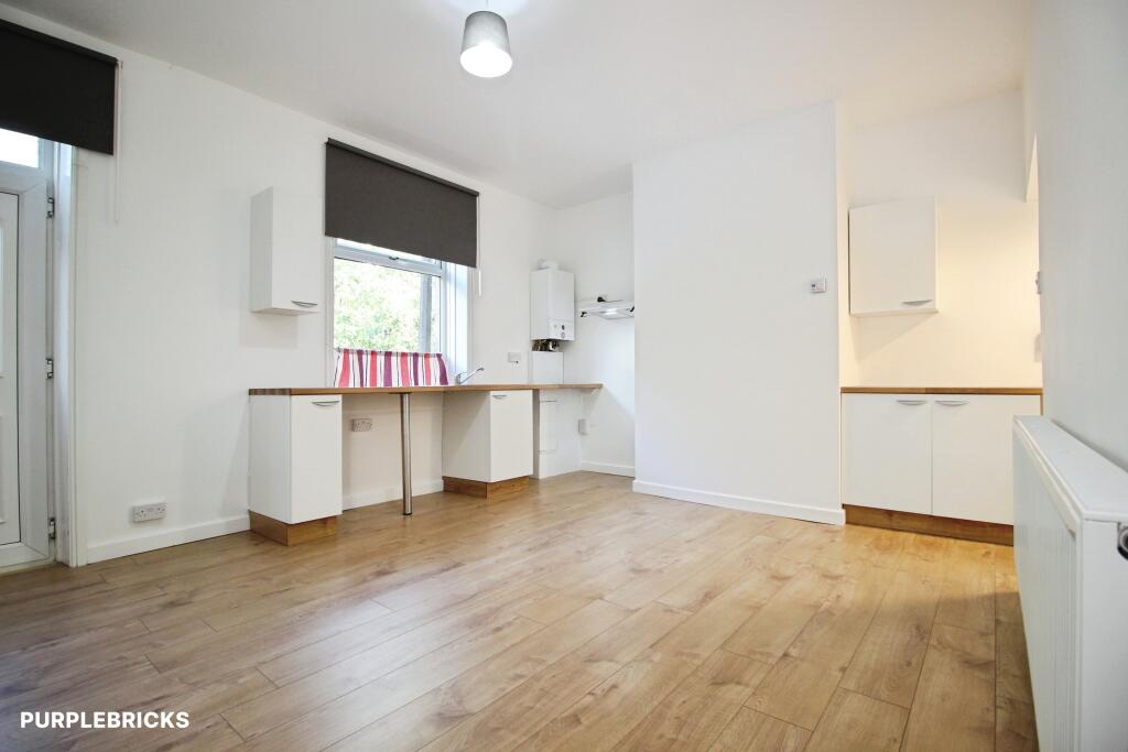 House in Wakefield - View 2