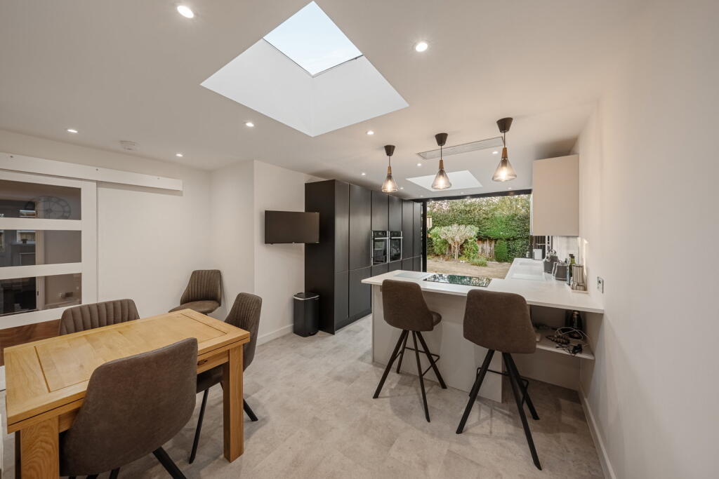 House in London, Farnborough Park, Locksbottom - More