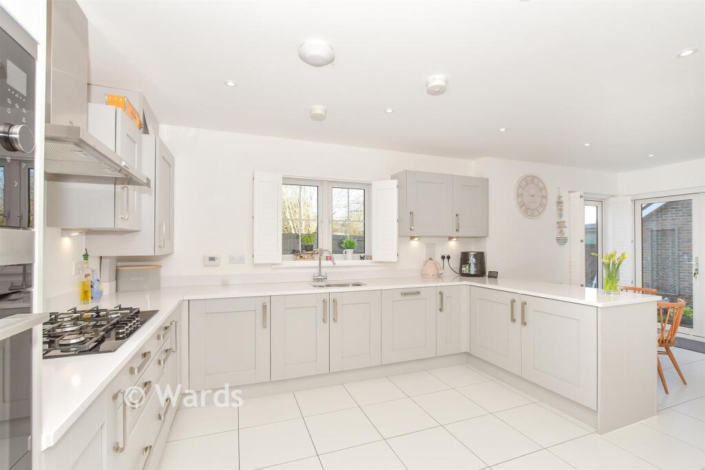 Hazel Close, Headcorn, Kent photo 4