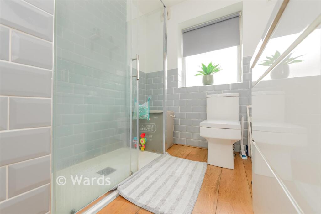 House in Dartford - More