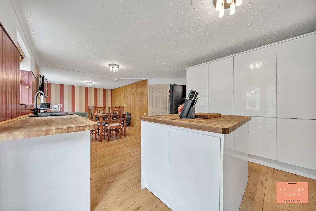 Henfron, Caerphilly, CF83 photo 3