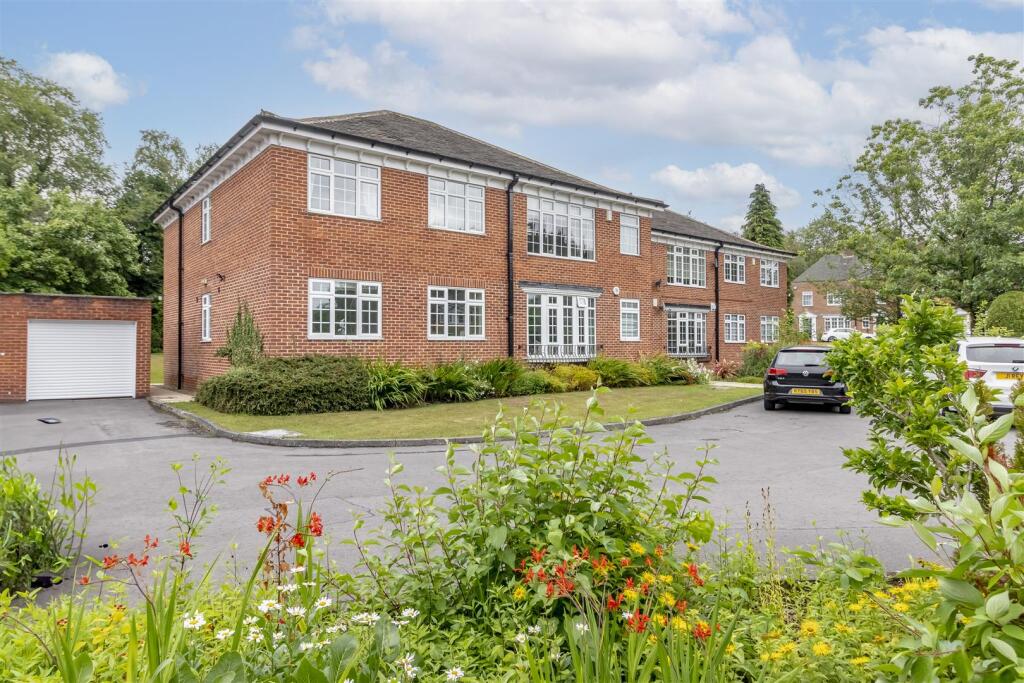 3-bed flat on Sandmoor Green, Leeds, £350,000