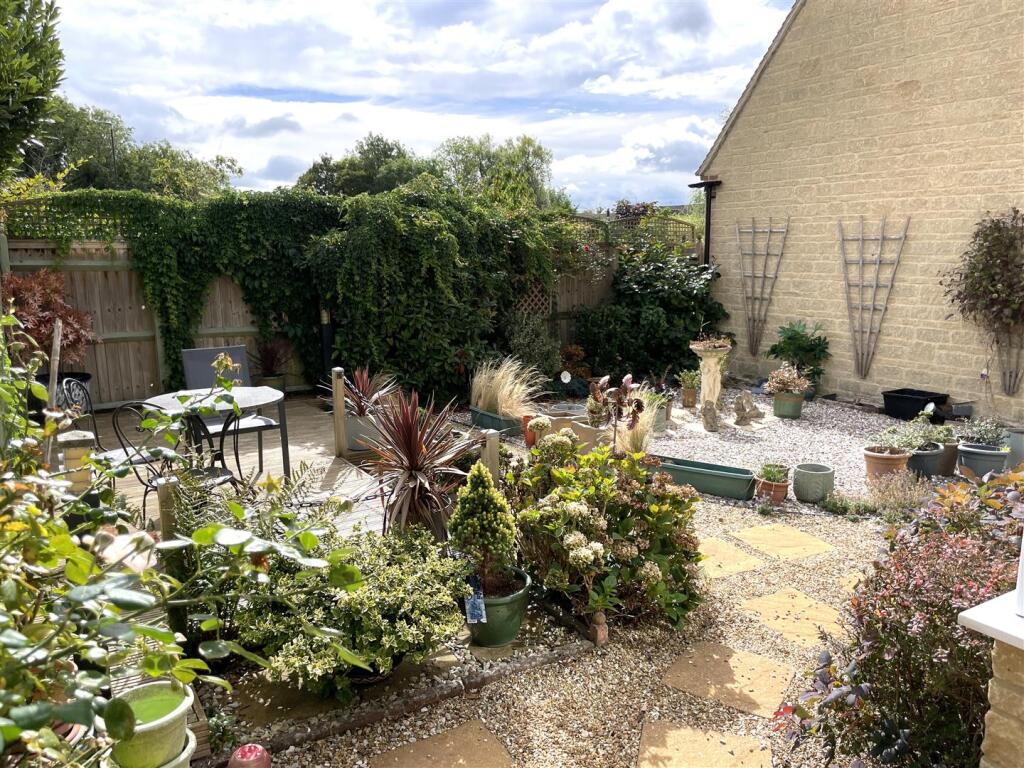 House in Cotswold, Bourton Chase, Bourton-on-the-Water - View 4