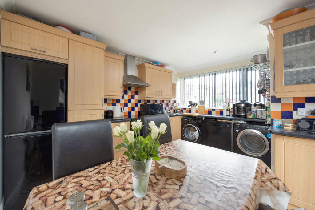 Stirling Road, Market Lavington, Devizes, SN10 4DD photo 4
