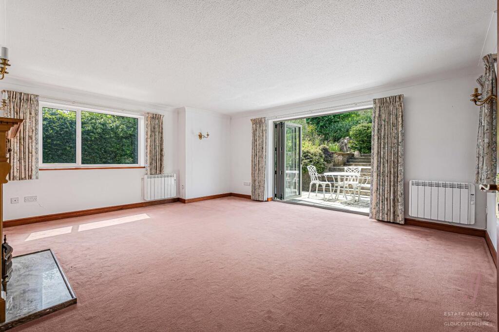 House in Gloucester - View 5
