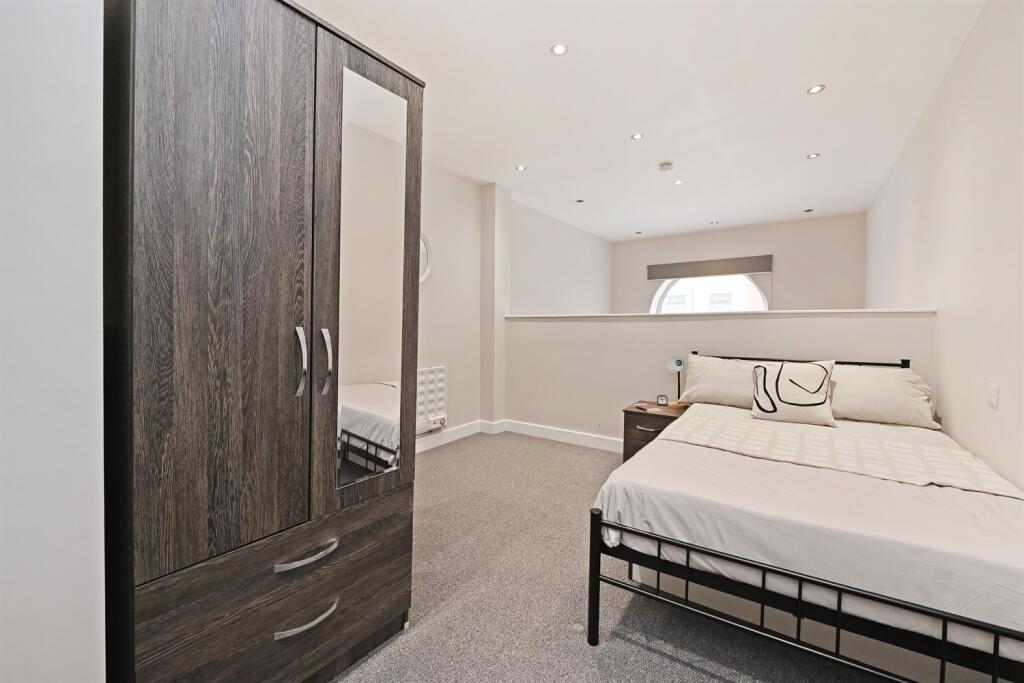 Apartment in Sheffield - View 3