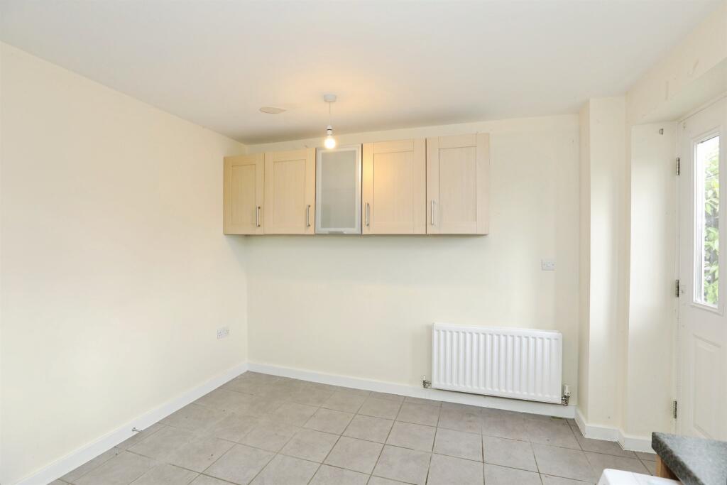 House in East Grinstead, Blackwell - View 3