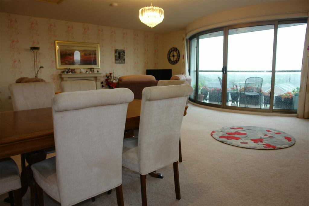 201 Sienna Court, Chadderton, OL9 0QE photo 3