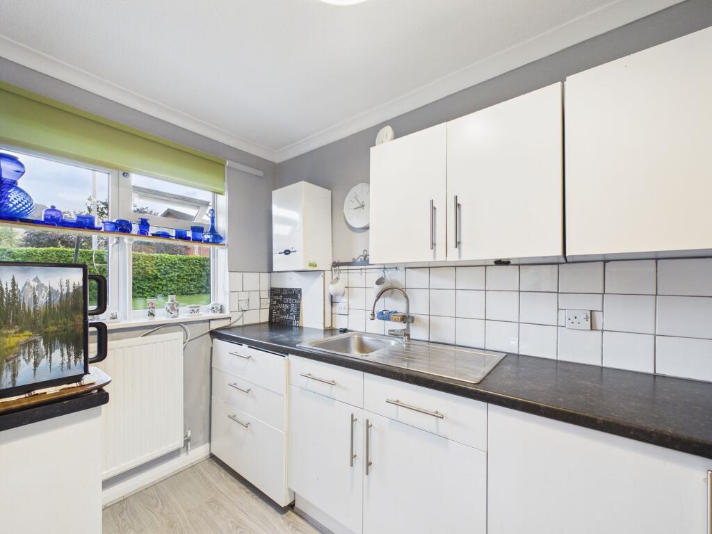 Apartment in Reading, Lower Earley, Earley - View 2