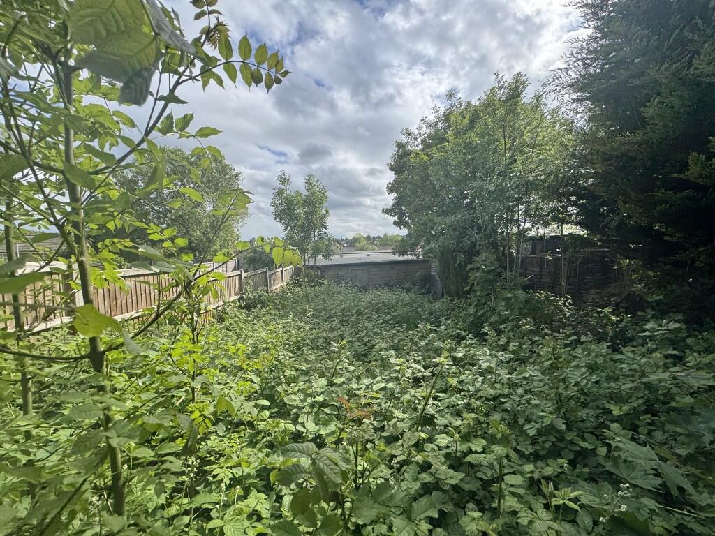 306 Broadwater Crescent, Stevenage, Hertfordshire SG2 8EU photo 4