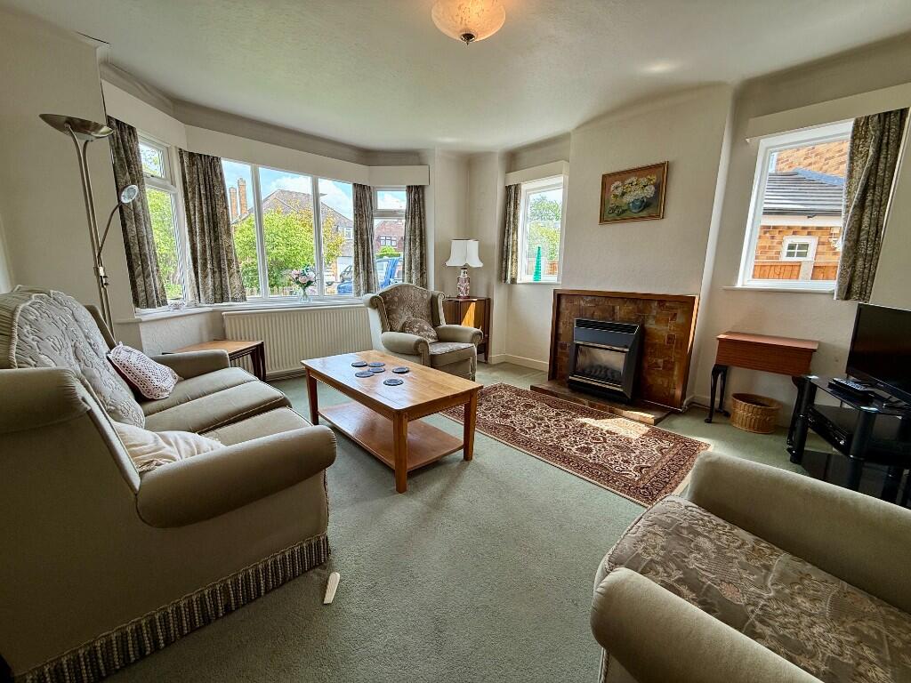 Half Moon Crescent, Oadby,  Leicester, LE2 photo 3