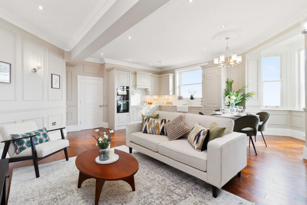 Apartment in Southend-on-Sea - View 2