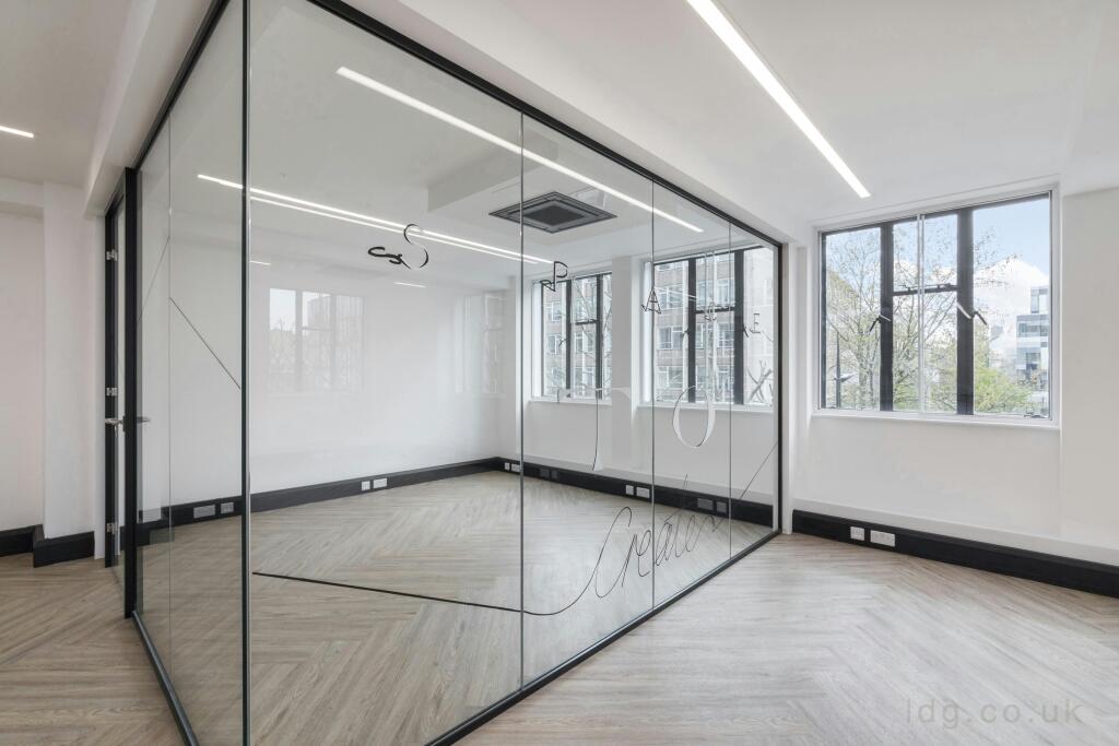OFFICE 11.jpg