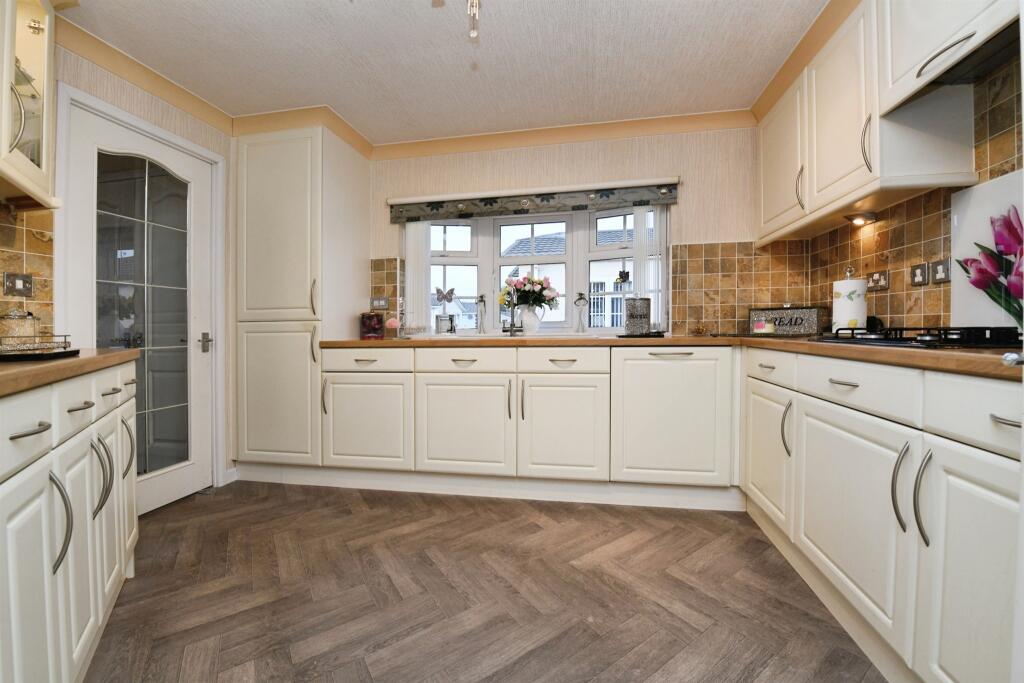 Elm Way, Battlesbridge, Wickford photo 4