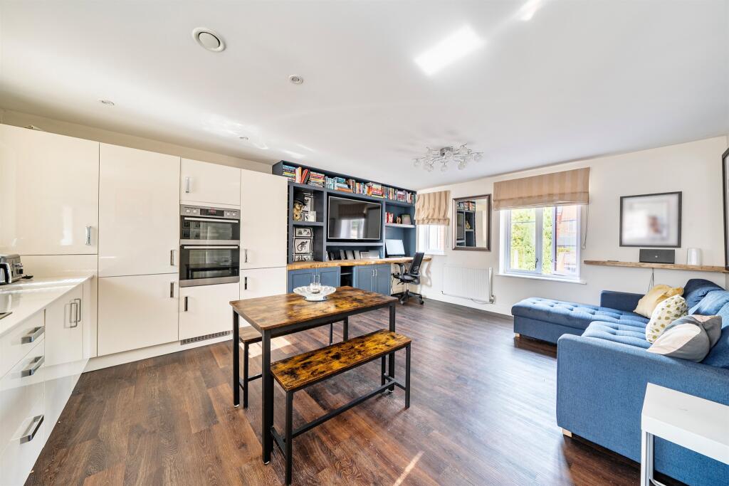 Apartment in Maidenhead, St Marks - View 3