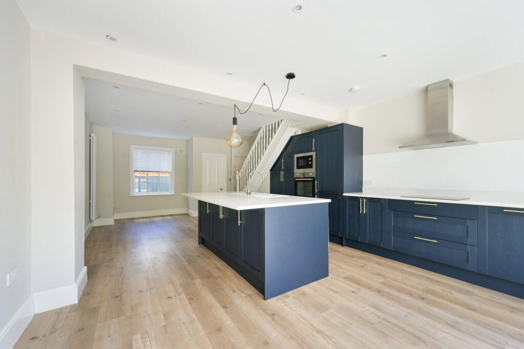 House in Redhill - View 5