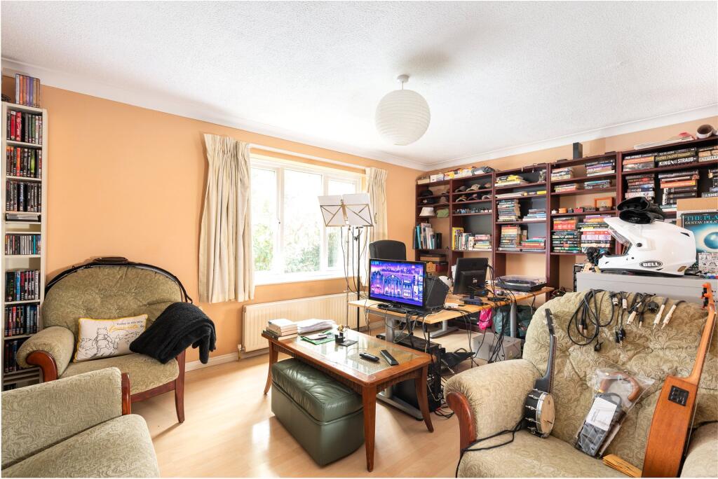 Octavian Drive, Bancroft, Milton Keynes, Buckinghamshire, MK13 photo 3