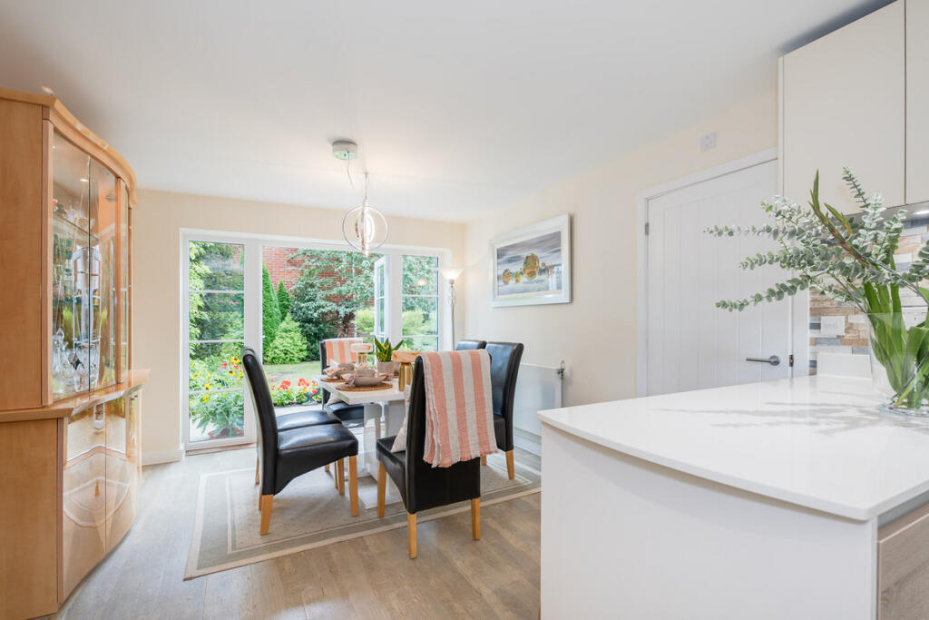 House in Horsham, Broadbridge Heath - View 4
