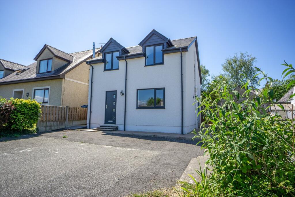 3-bed detached on Tan Yr Eglwys, Abererch, Pwllheli, LL53, £299,995