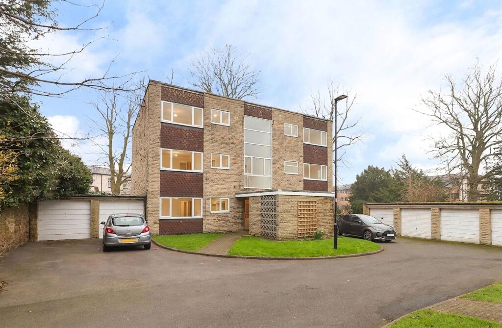 Studio flat on Endcliffe Vale Road, Hallam Chase, S10, £75,000