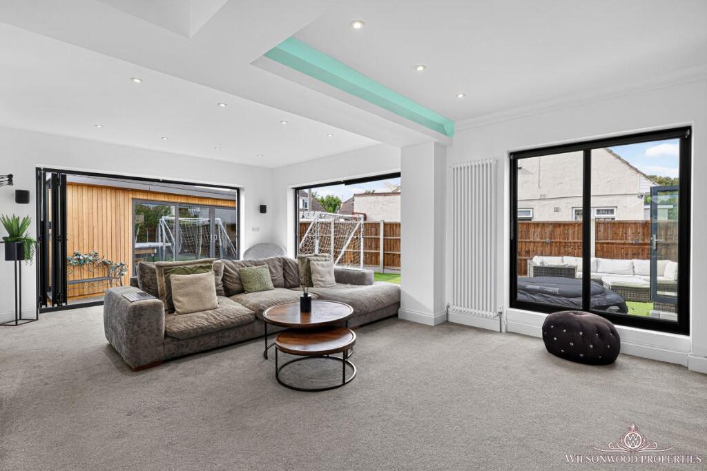 House in Castle Point, Canvey Island - More