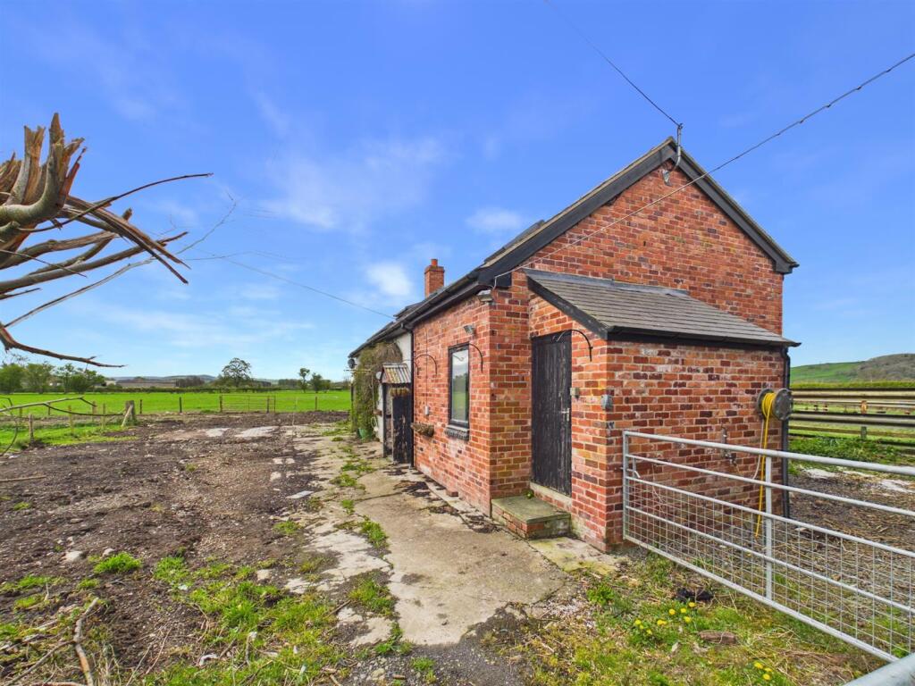 Main image of property: Trehelig, Welshpool
