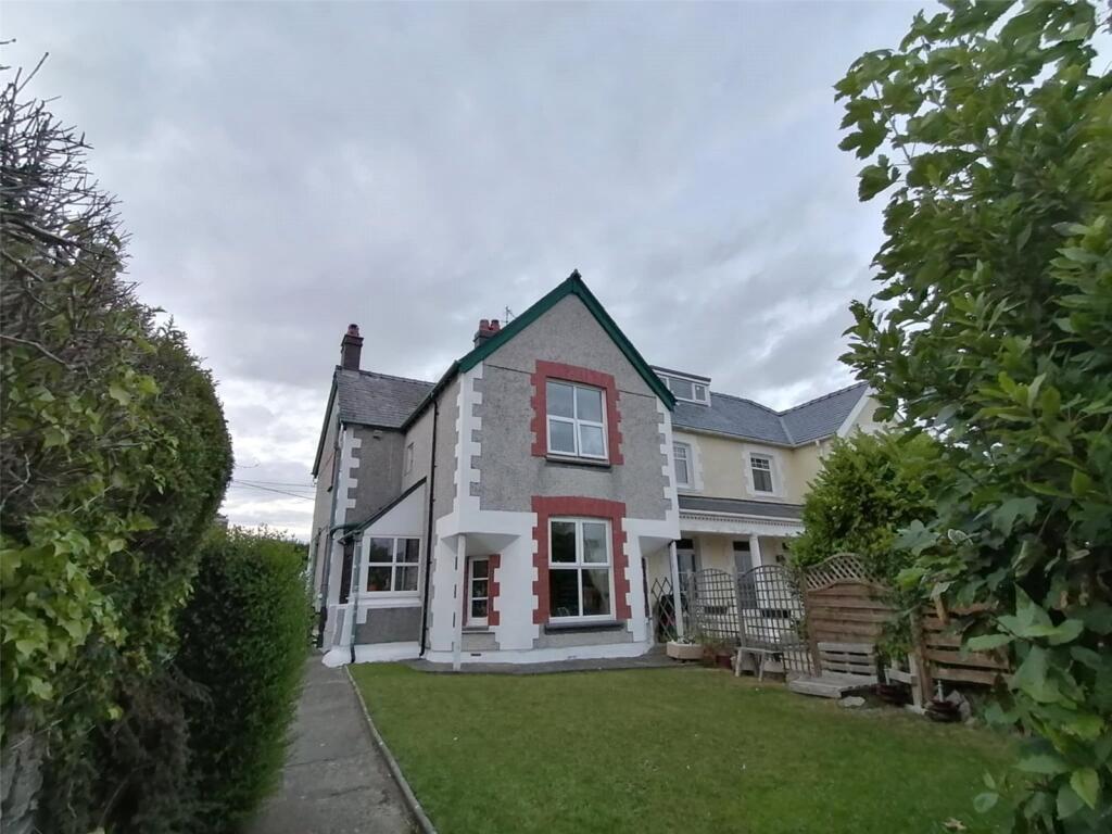 3-bed semi-detached on Amlwch Road, Benllech, Tyn-y-Gongl, Isle of Anglesey, LL74, £335,000