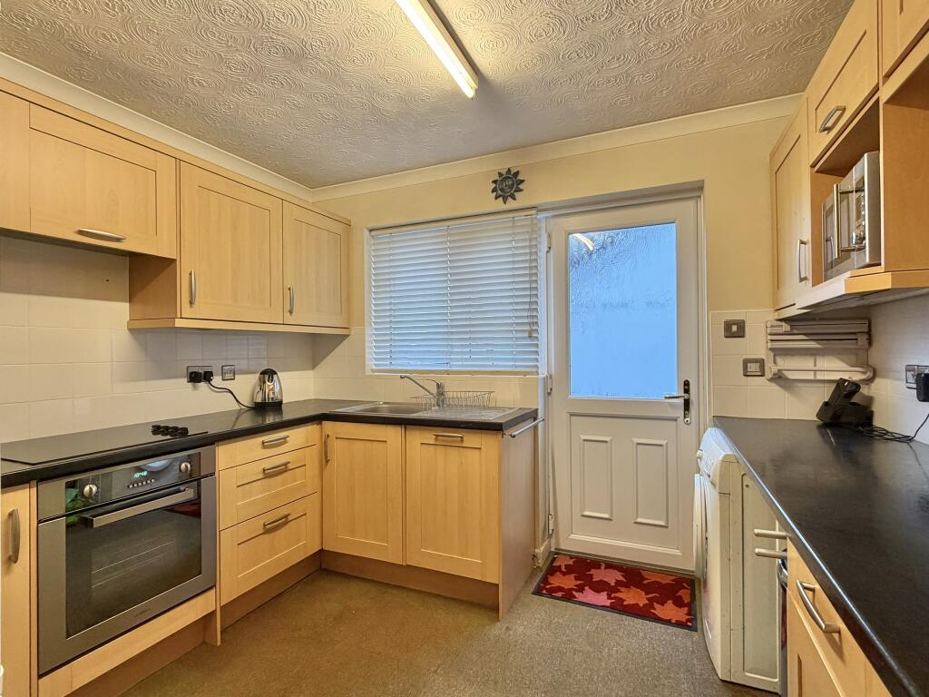 Belmont Close, Kingsteignton, Newton Abbot photo 3