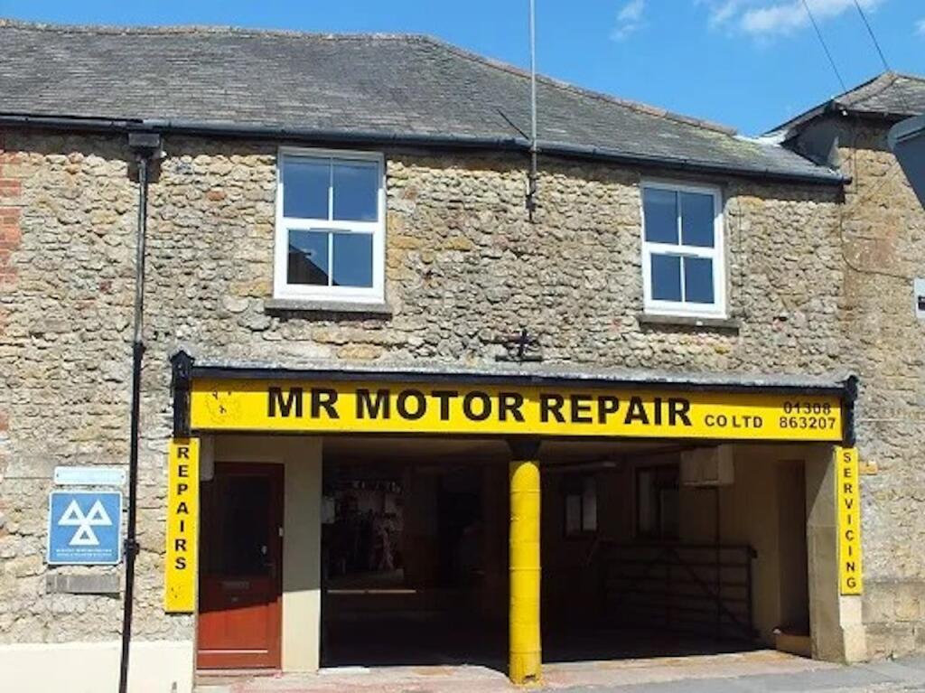 Main image of property: 1 Whitcombe Road, Beaminster, DT8 3NB