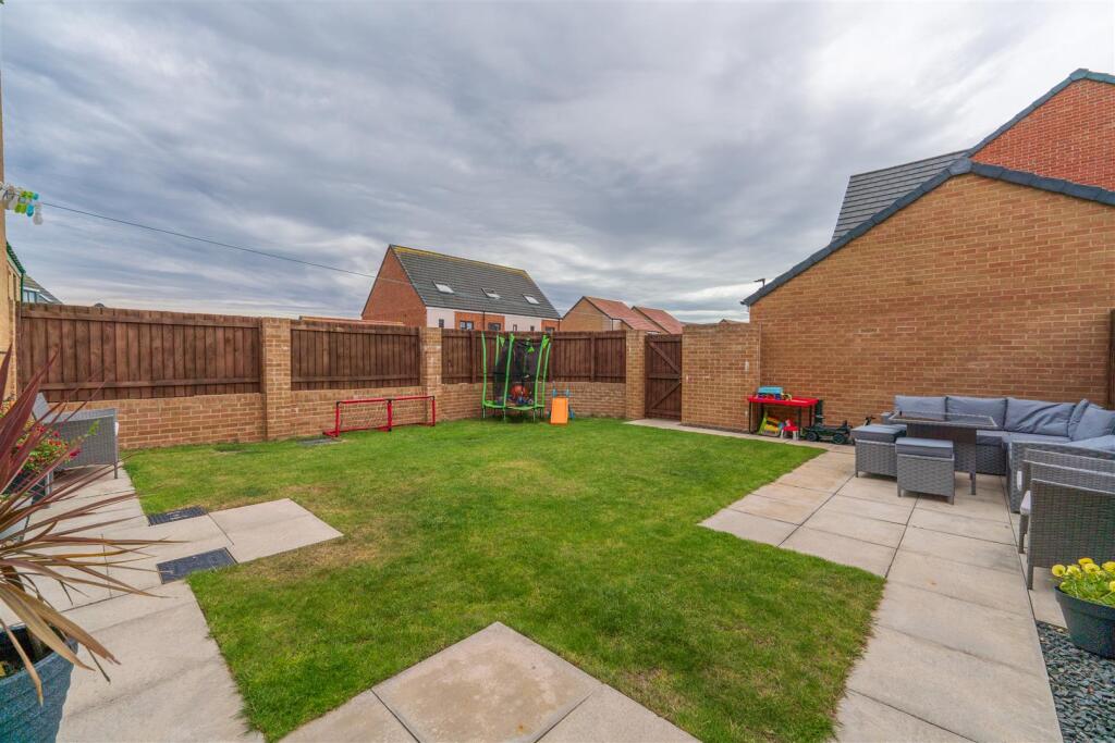 House in North Tyneside, East Benton Rise, Holystone - View 4
