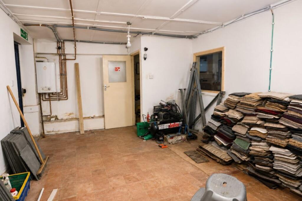 Apartment in Gloucester - View 5