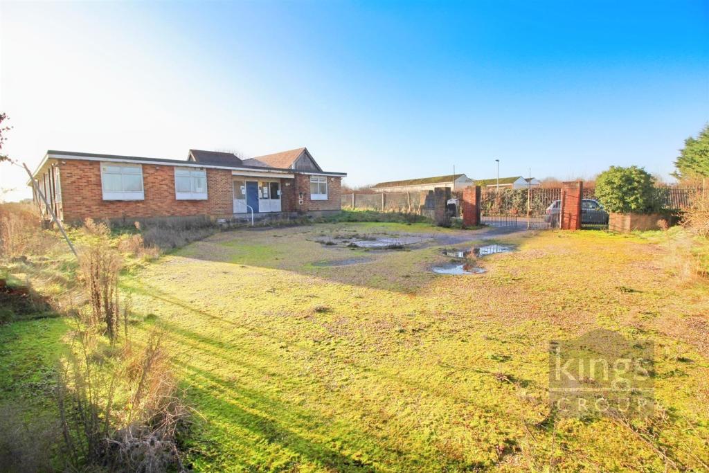 Studio parking on Burton Lane, Goffs Oak, Waltham Cross, £1,000,000