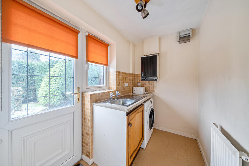 Deerings Drive, Pinner photo 4