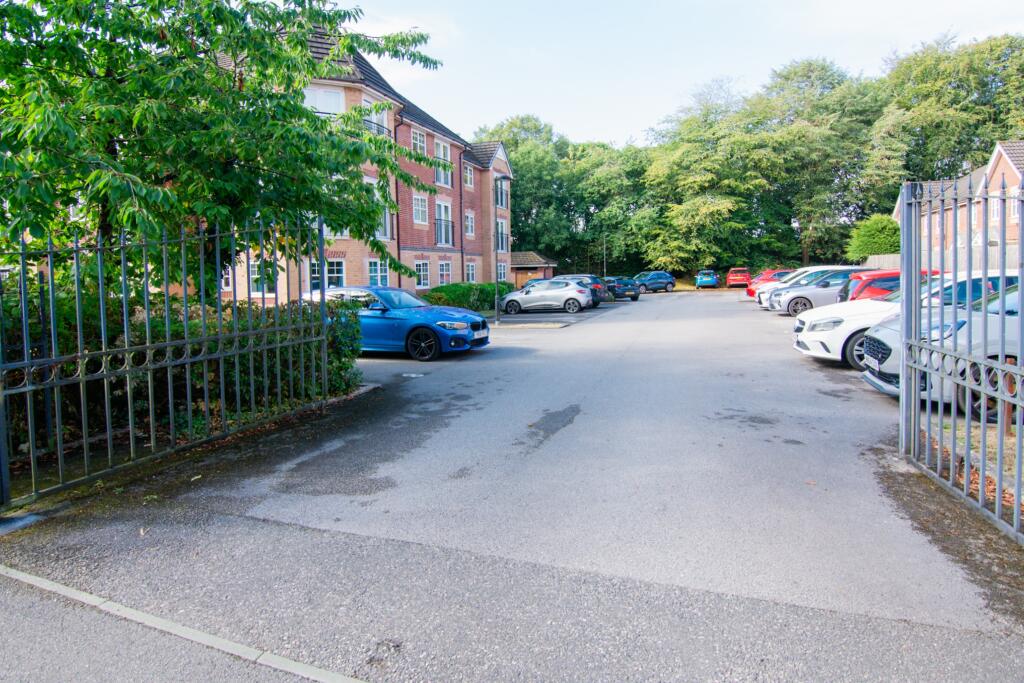 Apartment in Hartford, Cheshire West and Chester - View 5